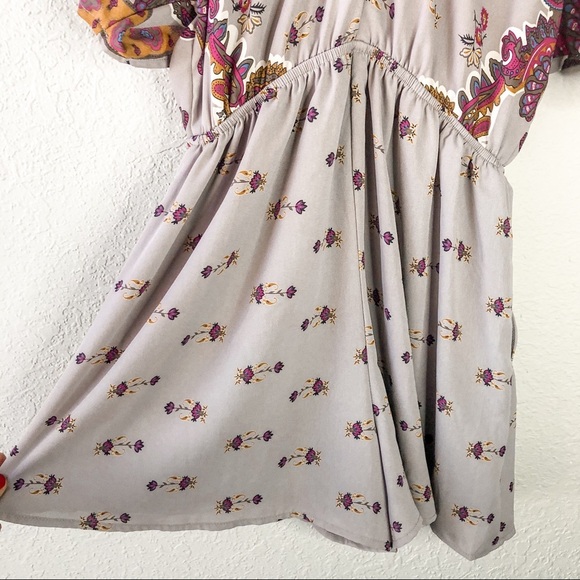 Astr the Label Floral Cold Shoulder Shorts Romper Size XS Paisley Pockets Casual - Picture 11 of 13